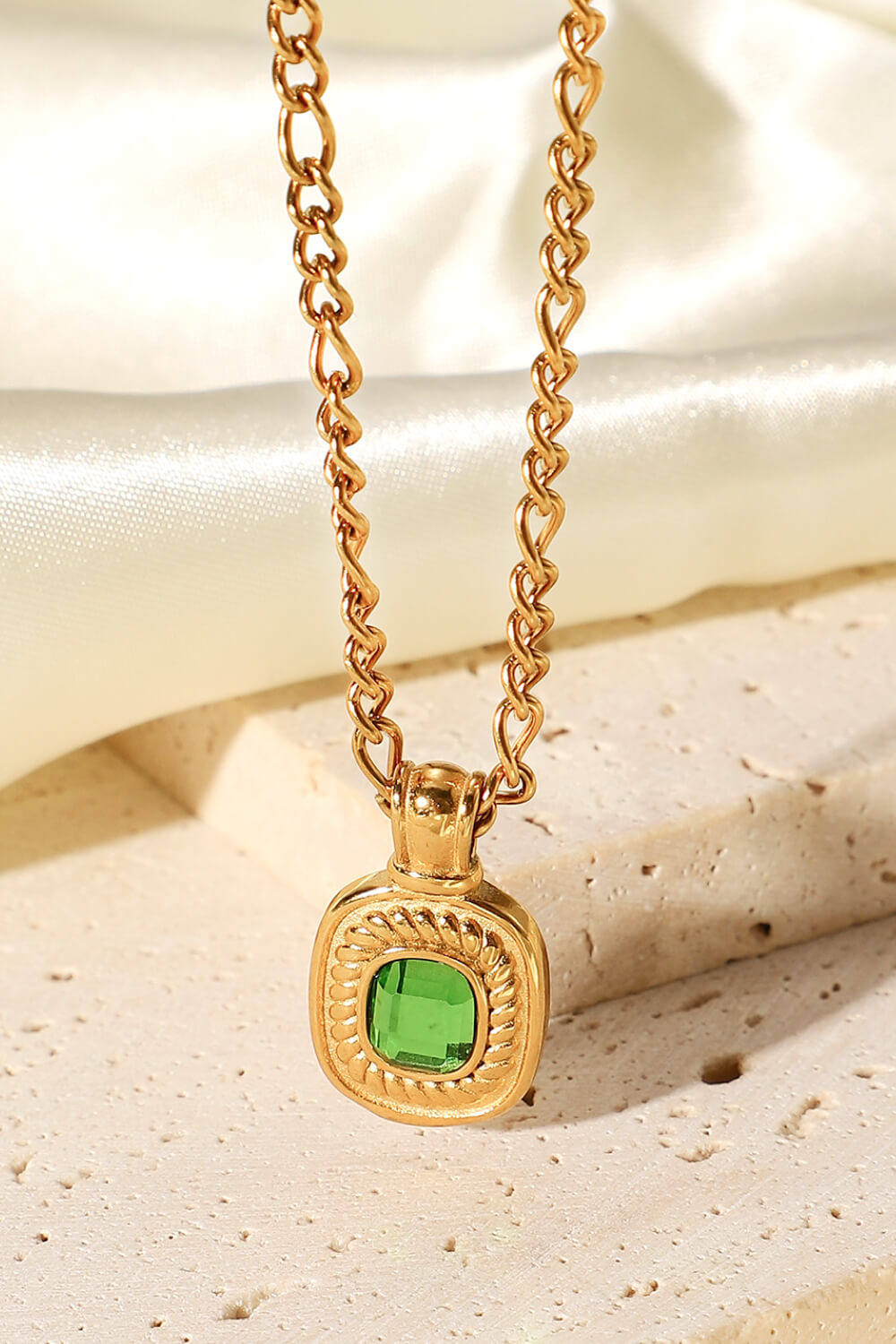 18K Gold Plated Inlaid Rhinestone Pendant Necklace