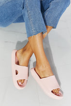 Load image into Gallery viewer, MMShoes Arms Around Me Open Toe Slide in Pink
