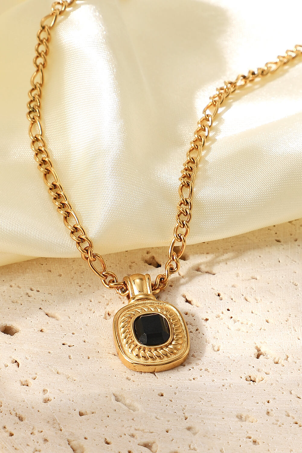 18K Gold Plated Inlaid Rhinestone Pendant Necklace